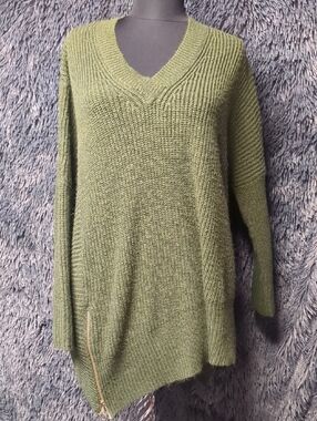 Relaxed Olive V-Neck Women's Sweater with Zip Detail